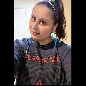 (NOT FOR SALE) Warm Volcom Sweatshirt♥️🤍